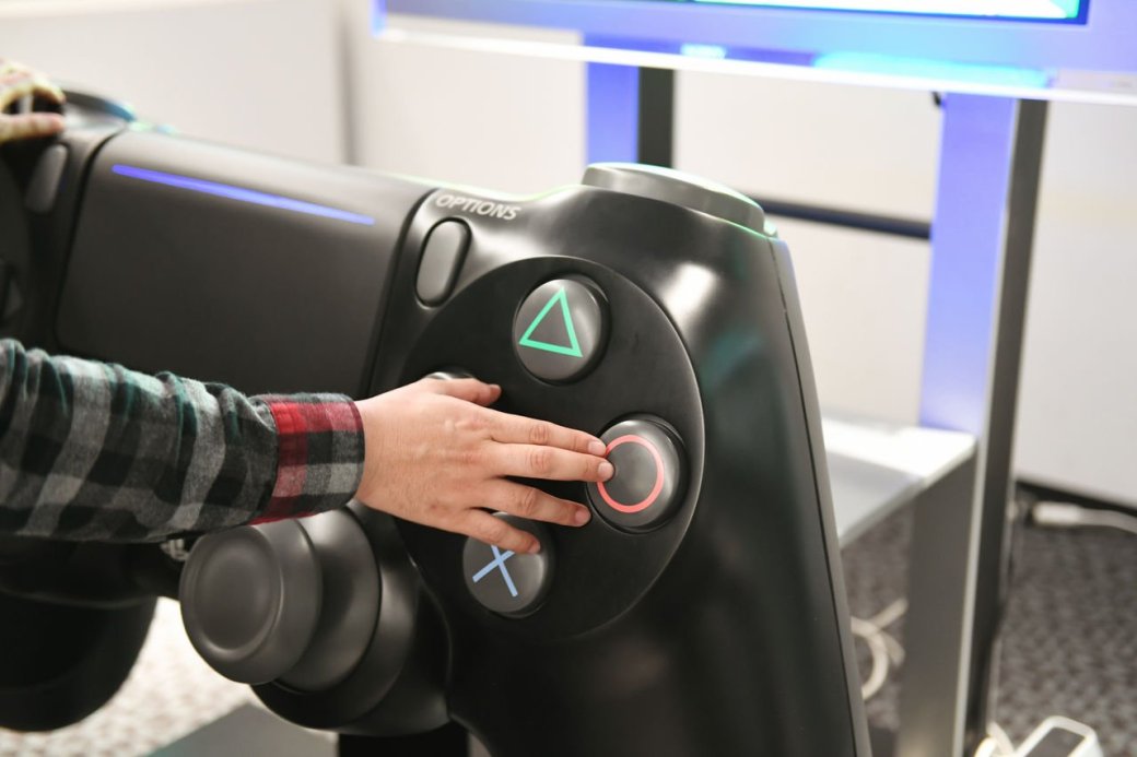 Размерчик что надо! Самый большой контроллер PlayStation 4 в мире - Изображение 2 Размерчик что надо! Самый большой контроллер PlayStation 4 в мире - Изображение 2