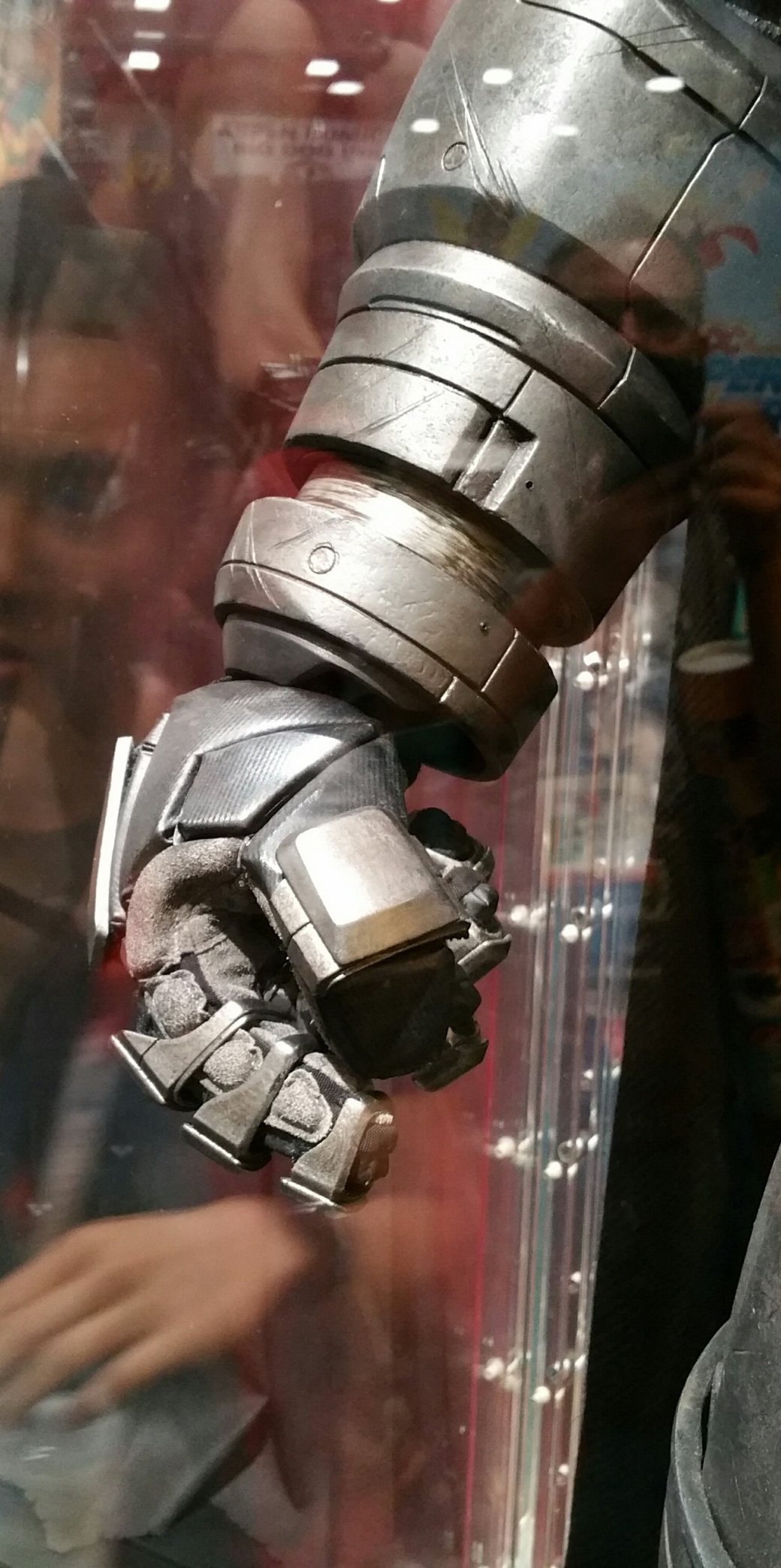 Костюмы, гаджеты и фигурки Бэтмена на Comic-Con 2015 - Изображение 20 Костюмы, гаджеты и фигурки Бэтмена на Comic-Con 2015 - Изображение 20