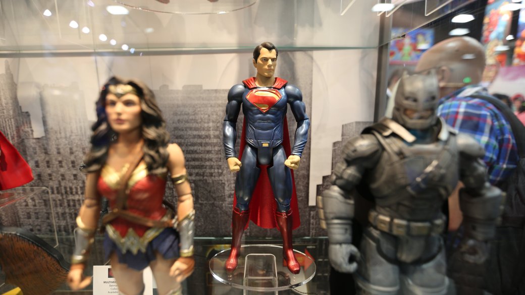 Костюмы, гаджеты и фигурки Бэтмена на Comic-Con 2015 - Изображение 31 Костюмы, гаджеты и фигурки Бэтмена на Comic-Con 2015 - Изображение 31