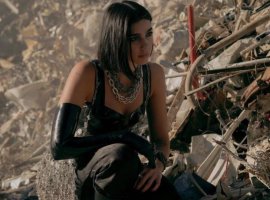 Dua Lipa учится сражаться у героини «Алита: Боевой ангел» в клипе на песню Swan Song