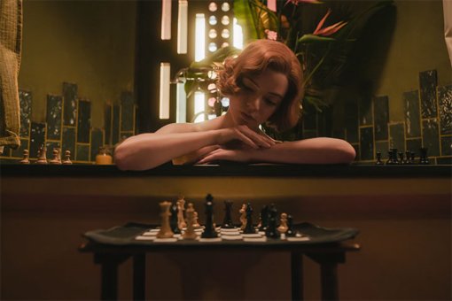 «Бет играет в шахматы с Богом». Странные, но неожиданно интересные теории фанатов о «Ходе королевы»